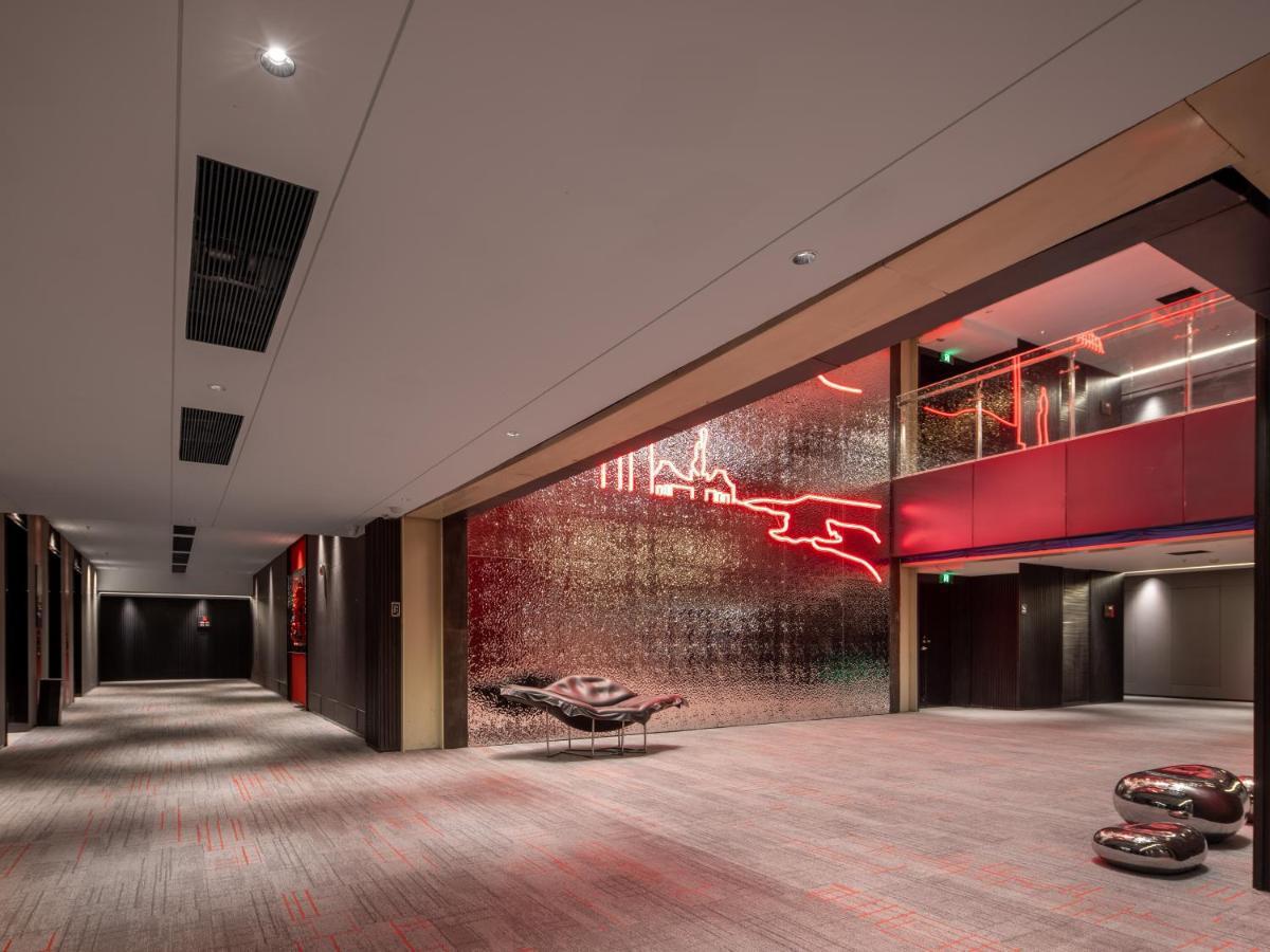 Radisson Red Hotel Zhuhai Gongbei Port Exterior foto